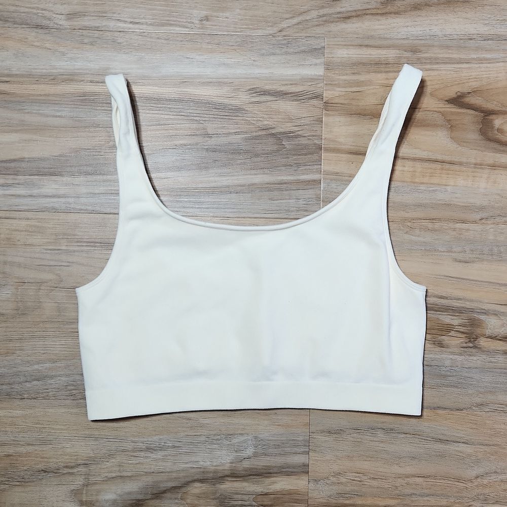 🔹️Cream Seamless Ribbed Shelf Bra Medium